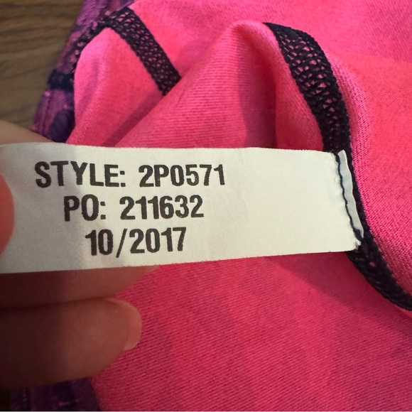 NWOT Vineyard Vines Etched Whale Tail Performance Crop Legging Pink Purple Blue - Picture 11 of 12